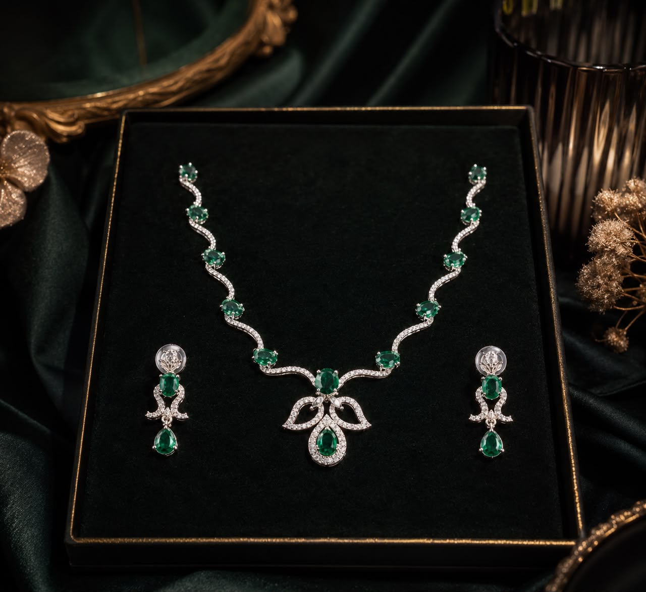 The Emerald Reverie necklace, view 1